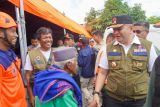 Serahkan Bantuan, Pj Wali Kota Padang Kunjungi Daerah Terdampak Bencana di Sumbar