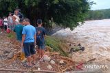 Dua mobil hanyut terseret  banjir bandang di Kabupaten OKU