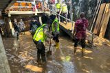 Polres OKU terjunkan personel  bantu korban banjir