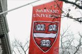 Ratusan mahasiswa Harvard 'walkout' saat wisuda usai gelar 13 mahasiswa ditahan