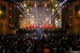 Anggota grup JKT48 tampil menghibur penonton pada acara Paskita 2024 di Atlantis Land, Kenpark, Surabaya, Jawa Timur, Jumat (24/5/2024) malam. Dalam festival musik tersebut JKT48 membawakan enam lagu diantaranya Karena Kusuka Dirimu, Magic Hour, dan Heavy Rotation. Antara Jatim/Rizal Hanafi/um 