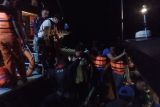 Tim SAR evakuasi korban kapal pinisi patah kemudi di Labuan Bajo