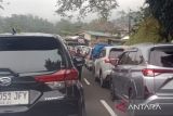 Polres Cianjur berlakukan sistem satu arah menuju Puncak dan Bogor pada Minggu petang