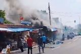 Empat toko di Rawamangun terbakar diduga akibat gas bocor
