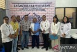 KPK menjebloskan mantan Bupati Mimika Eltinus Omaleng ke Lapas Makassar