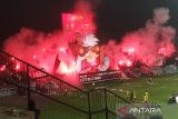 Bali United didenda Rp250 juta akibat suporter nyalakan flare