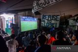 Nonton bareng Final Championship Series di perkampungan