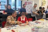 Wali Kota Makassar belajar penggunaan AI Chat GPT saat menghadiri WCS 2024