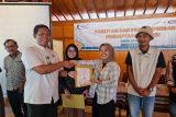Dinas Perdagangan Kulon Progo membagikan sertifikat merek kepada 41 IKM