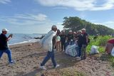 PLN Peduli bersama YKL Indonesia bersihkan pantai di Makassar
