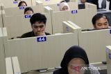 Sejumlah peserta mengikuti ujian seleksi akademik Pendidikan Profesi Guru (PPG) Kemendikbudristek 2024 di Universitas Muhammadiyah Sumatera Utara, Medan, Kamis (6/6/2024). Kementerian Pendidikan Kebudayaan Riset dan Teknologi (Kemendikbudristek) membuka program Pendidikan Profesi Guru Prajabatan 2024 dengan jumlah kuota sebanyak 38.112 guru untuk 23 bidang studi umum dan 27 bidang studi jurusan dengan tujuan meningkatkan kualitas guru di Indonesia.ANTARA FOTO/Yudi Manar