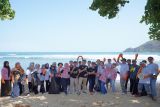 Employee Volunteering Program PLN Icon Plus di Pantai Wediombo