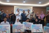 SPJM Pelindo salurkan bantuan beasiswa dan tempat sampah kepada sekolah di Makassar