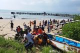 Tim SAR lakukan evakuasi jasad pemuda tenggelam di Pantai Pesisir Barat