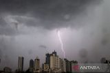 BMKG : Jakarta berpotensi diguyur hujan disertai petir pada Jumat malam