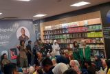 Lantai Tiga Gramedia Padang membludak, bincang dengan penulis novel 