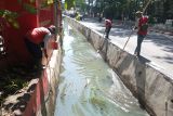 DPU Semarang  setiap hari bersihkan saluran di 40 lokasi