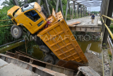 Jembatan ambrol di Langkat