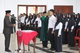 Penjabat Bupati Lampung Barat Nukman serahkan 335 SK PPPK