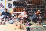 Jamkrindo meningkatkan kapasitas usaha kerajinan blangkon di Yogyakarta