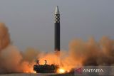 Korea Utara menguji coba rudal baru hulu ledak super besar