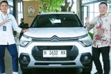 Citroen Indonesia serahkan unit Citroen E-C3 All Electric kepada konsumen Semarang