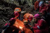 Ayah dan anak tewas akibat longsor talut di Mojosongo