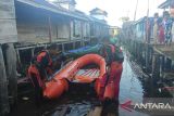 Tim SAR Gabungan Bangka Belitung saat melakukan pencarian terhadap nelayan dusun Serdang yang hilang saat mencari ikan di alur sungai Serdang, Kabupaten Bangka Selatan, Senin (8/7/2024). (ANTARA/ HO-Kansar Pangkalpinang)