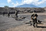 Prajurit Marinir Amerika (USMC) menembak jarak 100 Meter dalam Latihan Bersama (Latma) Platoon Exchangen (PLATEX) 2024 di Pusat Latihan Pertempuran (PLP) Marinir 5 Baluran, Karangtekok, Situbondo, Jawa Timur. Kamis (11/07/2024).  Latihan tersebut untuk meningkatkan kemampuan prajurit dalam menguasai dan memahami karakteristik senjata di medan pertempuran. Antara Jatim/Kopda Mar Moch. Ainul Yakin/um