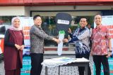 Bank Dinar serahkan bantuan tiga unit mobil ambulans gratis ke MIM Foundation