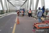 Perbaikan lantai Jembatan Sei Katingan dimulai