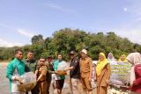 Pemnag Binjai Tapan terima 10 ribu ekor benih ikan air tawar dari Dinas Perikanan Sumatera Barat