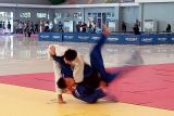 Seorang judoka Sumsel berlatih teknik bantingan