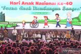 Presiden Joko Widodo (depan, kiri) dan Ibu Negara Iriana Joko Widodo (depan, kanan) saat menghadiri peringatan Hari Anak Nasional Ke-40 di Istora Papua Bangkit, Jayapura, Papua, Selasa (23/7/2024). Hari Anak Nasional bertema 