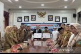 Bupati Tanah Bumbu Provinsi Kalimantan Selatan H. Zairulah Azhar menyetujui dan menandatangani nota kesepakatan  dengan PT Guang Yin New Energy Indonesia asal Tiongkok dengan nilai proyek Rp2,7 triliun.

