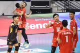 Pevoli Timnas Indonesia melakukan selebrasi usai meraih poin melawan Timnas Arab Saudi pada babak penyisihan pool A 22nd Asian Men's Volleyball Championship (AVC U-20) di Jawa Pos Arena, Surabaya, Jawa Timur, Rabu (24/7/2024). Indonesia mengalahkan Arab Saudi dengan skor 3-0 (25-20, 25-13, dan 25-19). Antara Jatim/Rizal Hanafi/um