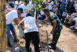 PDAM Surabaya bersama jurnalis tanam pohon di Sumber Air Plintahan Pasuruan