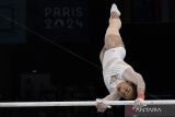 Pesenam putri Indonesia Rifda Irfanaluthfi melakukan gerakan pada nomor palang bertingkat ketika kualifikasi senam artistik putri subdivision 1 Olimpiade Paris 2024 di Bercy Arena, Paris, Prancis, Minggu (28/7/2024). ANTARA FOTO/Wahyu Putro A/wsj.