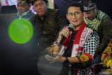 Menteri Pariwisata dan Ekonomi Kreatif (Menparekraf) Sandiaga Uno (tengah) menyampaikan pemaparan saat Workshop Kata Kreatif Indonesia di Pendopo Kabupaten Malang, Malang, Jawa Timur, Minggu (28/7/2024). Kata Kreatif yang diikuti oleh 160 peserta yang juga  menampilkan 17 pameran produk kreatif dan UMKM tersebut menjadi media untuk meningkatkan inovasi dan kapasitas pelaku ekonomi kreatif di wilayah itu. ANTARA Jatim/Irfan Sumanjaya/mas.