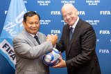 Prabowo bersua Infantino di Paris, rembuk kerja sama PSSI-FIFA