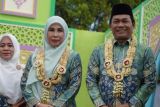 Anggota DPRD Balangan Sri Huriyati bersama Bupati Balangan Abdul Hadi saat menghadiri Pembukaan Musabaqah Tilawatil Quran (MTQ) Nasional ke-17 tingkat Kabupaten Balangan, di lapangan sepak bola Bray Jaya Halong, Kecamatan Halong beberapa waktu lalu.