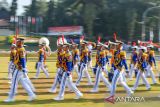 Defile marching band berjalan menuju lapangan upacara saat Pelantikan Pamong Praja Muda Institut Pemerintahan Dalam Negeri (IPDN) Angkatan ke XXXI di Lapangan IPDN, Jatinangor, Kabupaten Sumedang, Jawa Barat, Kamis (1/8/2024). Wakil Presiden Ma'ruf Amin melantik sebanyak 1.079 Pamong Praja Muda IPDN Angkatan XXXI yang nantinya akan ditugaskan ke berbagain wilayah di Indonesia. ANTARA FOTO/Raisan Al Farisi/agr