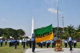 Sejumlah calon Pasukan Pengibar Bendera (Paskibra) 2024 mengikuti latihan di Alun-alun Kota Madiun, Jawa Timur, Jumat (2/8/2024). Calon Paskibra yang terdiri dari pelajar terpilih dari sejumlah sekolah bersama prajurit TNI dan Polri tersebut melakukan latihan sejak 29 Juli untuk menjalani tugas pengibaran Bendera Merah Putih pada upacara Hari Ulang Tahun (HUT) ke-79 Proklamasi Kemerdekaan RI 17 Agustus mendatang. Antara Jatim/Siswowidodo/um 