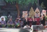 Pentas wayang jemblung pelajar