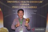 Pj Gubernur NTB terima penghargaan UHC Award 2024 dari Kementerian PMK