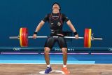 Lifter Indonesia Rizki Juniansyah melakukan angkatan dalam kelas 73 kg putra Olimpiade Paris 2024 di South Paris Arena, Paris, Prancis, Kamis (8/8/2024). ANTARA FOTO/Wahyu Putro A/wsj.