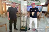 Piala bergilir Presiden untuk juara umum Porwanas tiba di Kalsel