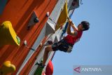 Atlet panjang tebing dari Korea Selatan, Choi Min Jun menjalani sesi kualifikasi saat mengikuti kompetisi panjat tebing Eiger Independece Sport Climbing Competition (EISCC) 2024 di Bandung, Jawa Barat, Kamis (15/8/2024). EISCC yang diikuti 150 peserta dari tujuh negara di Asia tersebut digelar dalam rangka memeriahkan hari kemerdekaan Republik Indonesia Ke-79 serta menjalin persahabatan antar negara melalui panjat tebing. ANTARA FOTO/Raisan Al Farisi/agr