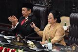 Ketua DPR Puan Maharani (kanan) didampingi Ketua MPR Bambang Soesatyo (kiri) memimpin Sidang Tahunan MPR dan Sidang Bersama DPR - DPD Tahun 2024 di Gedung Nusantara, Kompleks Parlemen, Senayan, Jakarta, Jumat (16/8/2024). ANTARA FOTO/Aditya Pradana Putra/wsj.