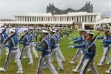 Sejumlah Taruna Akademi Militer TNI berbaris dalam upacara Peringatan Detik-detik Proklamasi Kemerdekaan Republik Indonesia (RI) di lapangan upacara Istana Negara Ibu Kota Nusantara (IKN), Penajam Paser Utara, Kalimantan Timur, Sabtu (17/8/2024). Upacara dalam rangka hari ulang tahun (HUT) ke-79 RI tersebut mengusung tema Nusantara Baru Indonesia Maju. ANTARA FOTO/Hafidz Mubarak A/app/wpa.